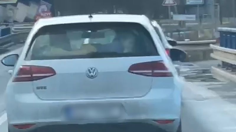 Řidič u Běchovic riskoval život malého dítěte, video řeší policie